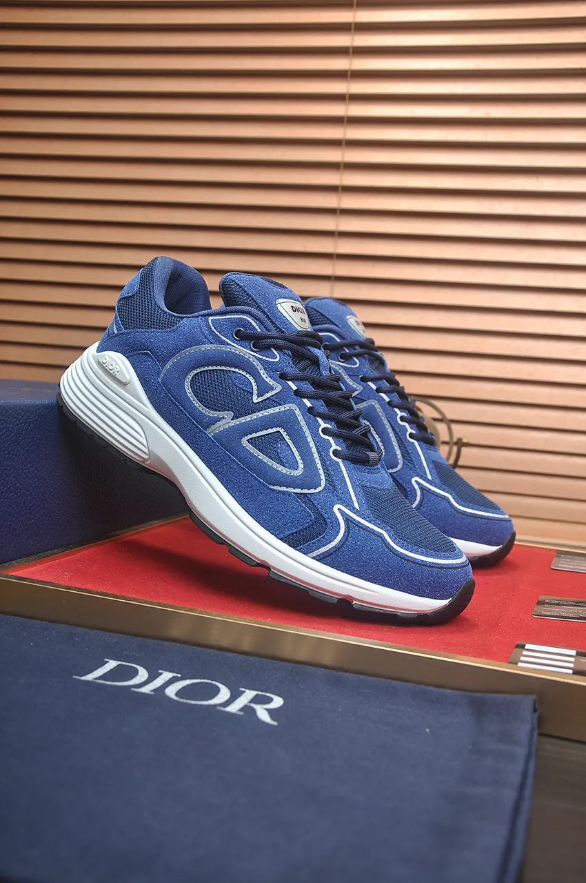Men's men's shoes 💰: 500💶 (top original order) Brand: Dior (Dior) Standard code: Men's code 38-44 (45 customized) Grade: Same as the official website Material: Top original cowhide spliced ​​together Original wear-resistant and lightweight outsole Style category: Fashionable casual shoes Distinguished luxury brand elements top luxury Color: Actual picture color